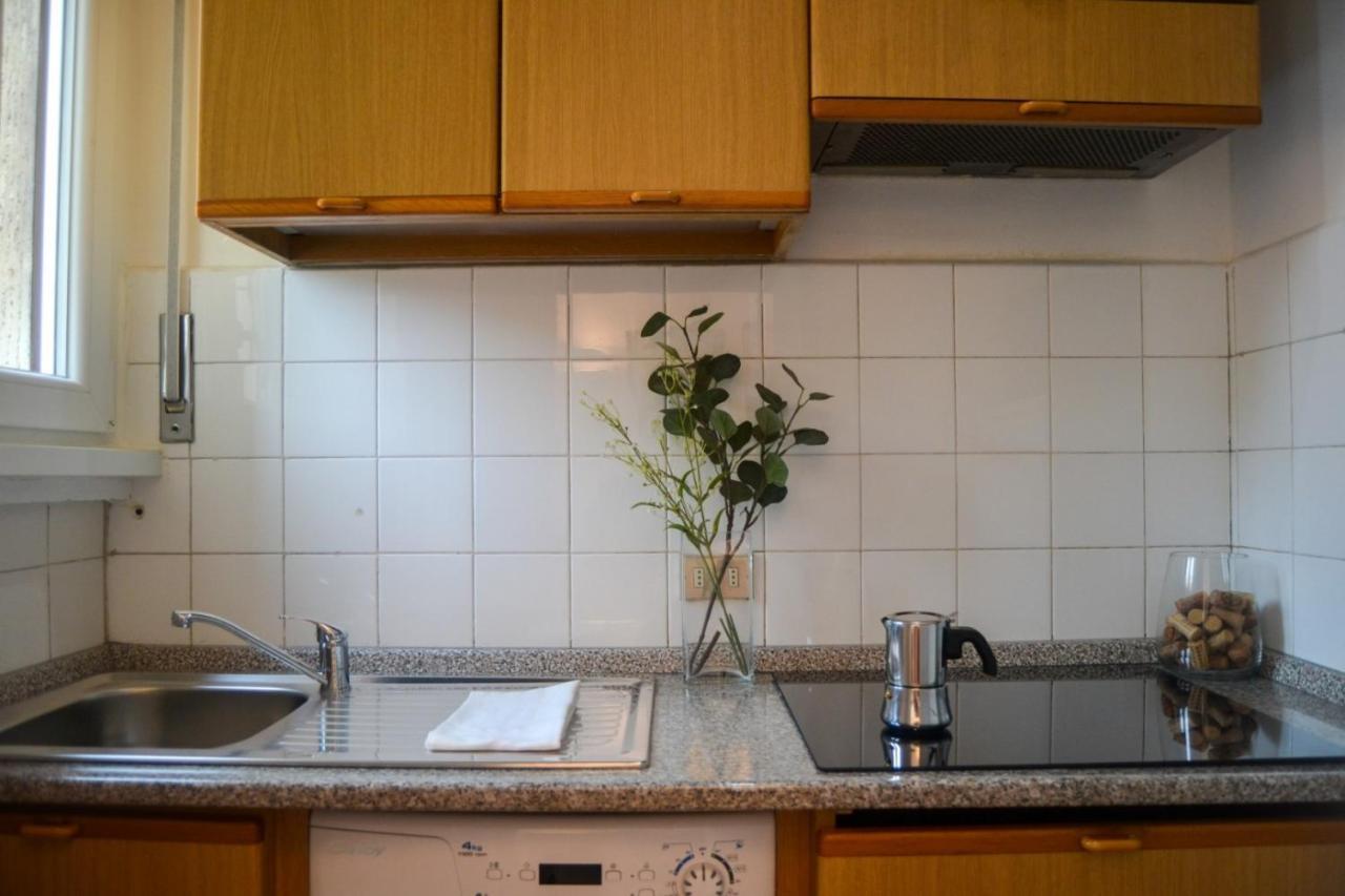 Joivy Lovely Apt For 4 Next To Bus And Metro Station Milánó Kültér fotó